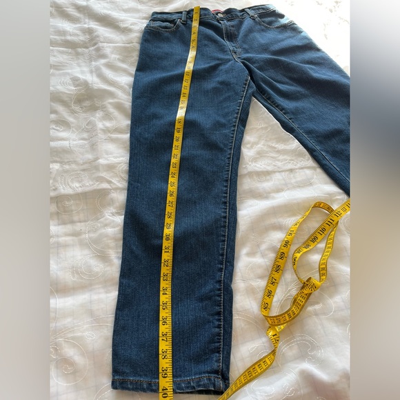 Levi’s Classic Relaxed Fit Size 16M Blue Jeans - Picture 8 of 10